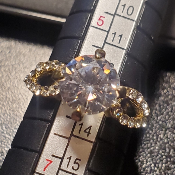 Gold Split shoulder beautiful CZ ring - Picture 4 of 8